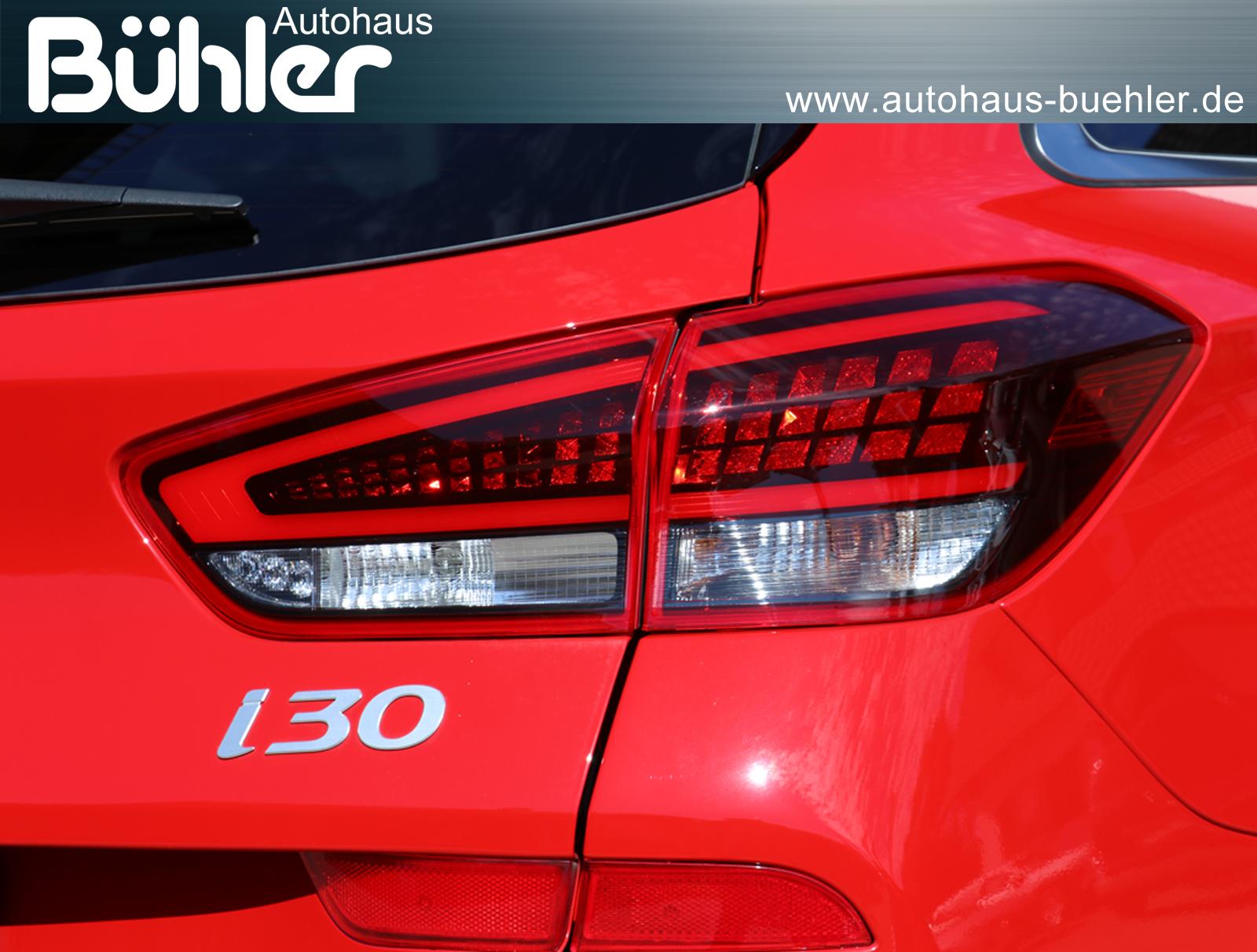 Hyundai i30 Kombi 1.5 Trend Plus - Engine Red