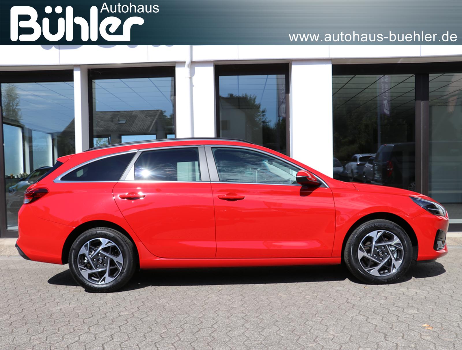 Hyundai i30 Kombi 1.5 Trend Plus - Engine Red