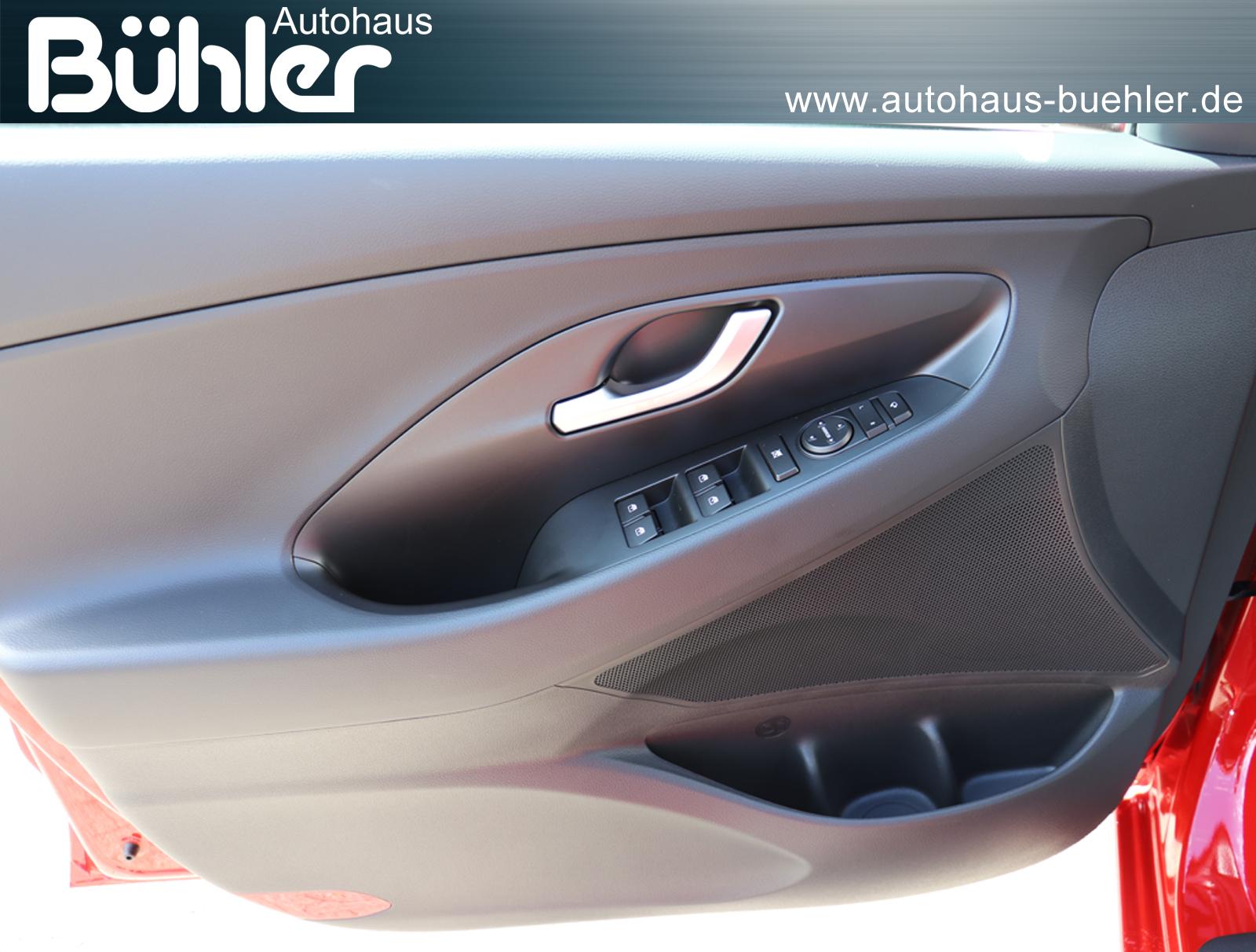 Hyundai i30 Kombi 1.5 Trend Plus - Engine Red