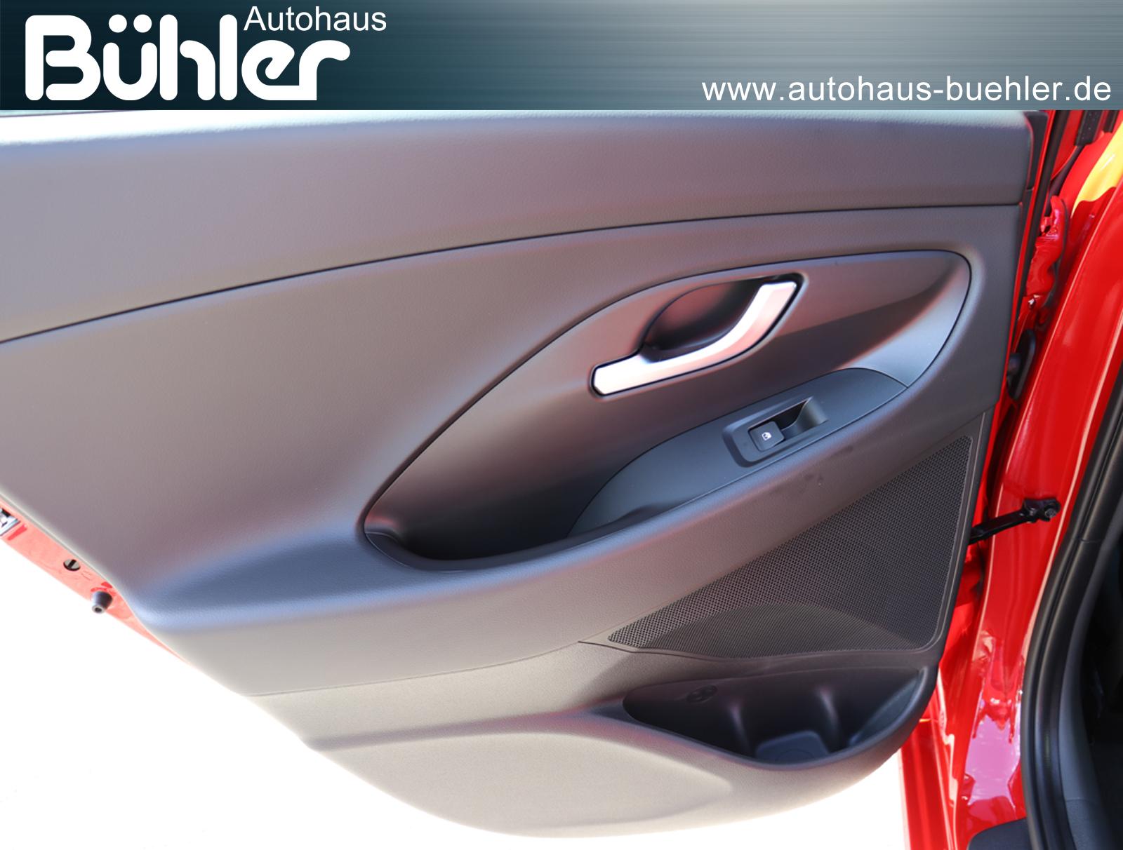 Hyundai i30 Kombi 1.5 Trend Plus - Engine Red