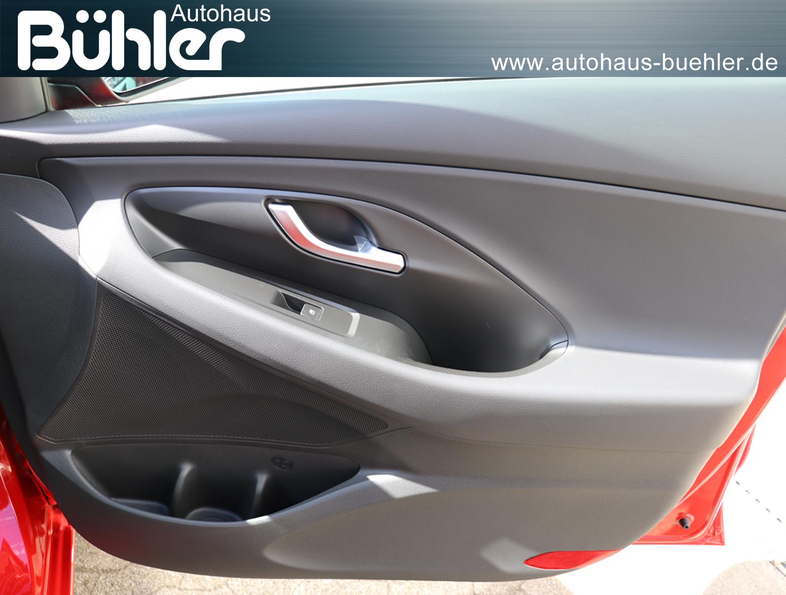 Hyundai i30 Kombi 1.5 Trend Plus - Engine Red