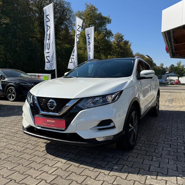 Nissan Qashqai - 1.3 DIG-T N-Connecta/AHK/SHZ/360Grad/Pano