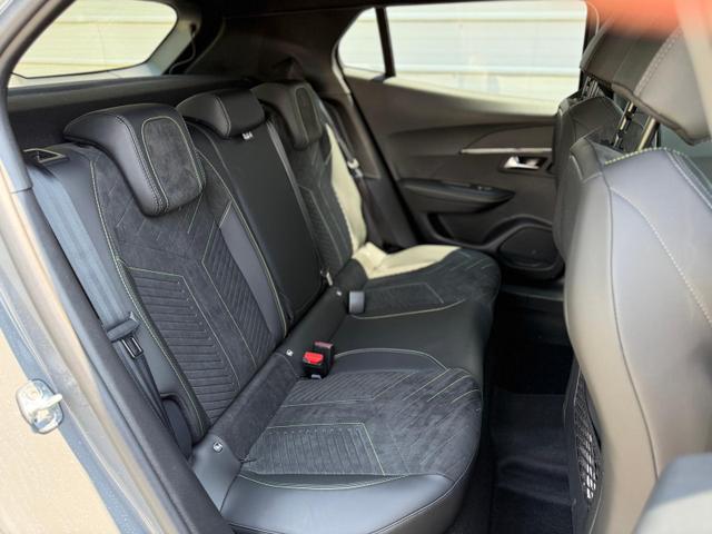 Peugeot 2008 GT HYBRID 145 e-DSC6 *Navi*ACC*Alcantara*SHZ*360°*Keyless*Klimaauto* 
