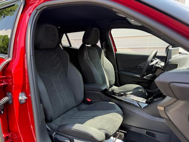 Peugeot 2008 GT HYBRID 145 e-DSC6 *Navi*ACC*Alcantara*SHZ*360°*Keyless*Klimaauto* 