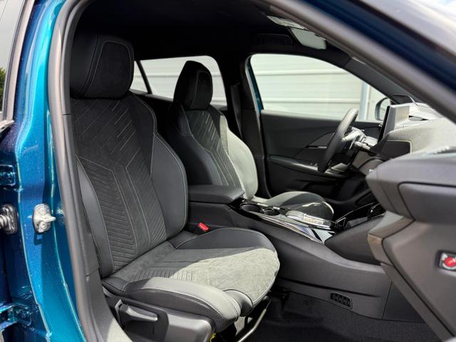 Peugeot 2008 GT HYBRID 145 e-DSC6 *Navi*ACC*Alcantara*SHZ*360°*Keyless*Klimaauto* 