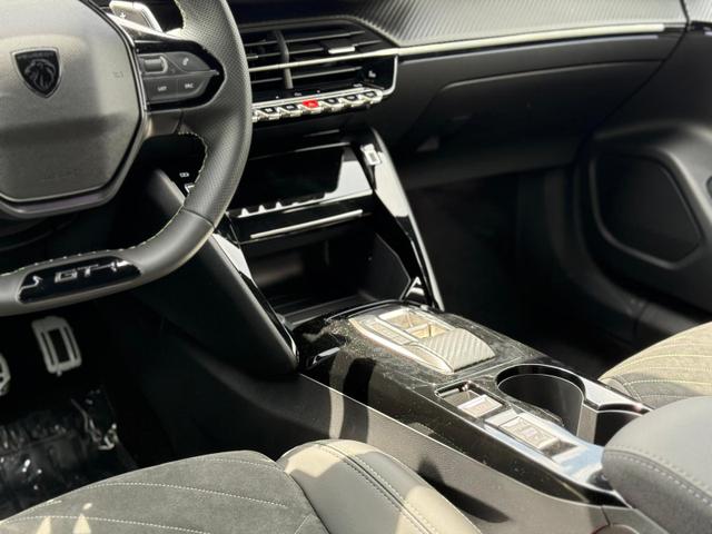 Peugeot 2008 GT HYBRID 145 e-DSC6 *Navi*ACC*Alcantara*SHZ*360°*Keyless*Klimaauto* 