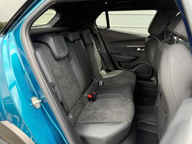 Peugeot 2008 GT HYBRID 145 e-DSC6 *Navi*ACC*Alcantara*SHZ*360°*Keyless*Klimaauto* 
