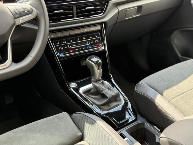 Volkswagen T-Roc Dark Line 1.5 TSI DSG *AHK*NAVI*Matrix* EasyOpen*SHZ* 