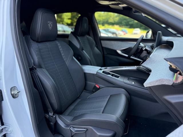 3008 GT HYBRID 145 e-DSC6 *AHK*360°*NAVI*19"*Matrix LED*Winterpak*E-Heck* 