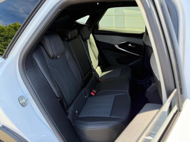 3008 GT HYBRID 145 e-DSC6 *AHK*360°*NAVI*19"*Matrix LED*Winterpak*E-Heck* 