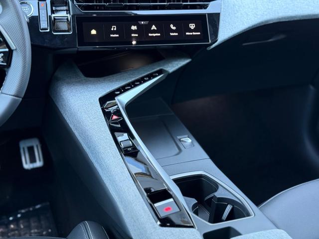 3008 GT HYBRID 145 e-DSC6 *AHK*360°*NAVI*19"*Matrix LED*Winterpak*E-Heck* 