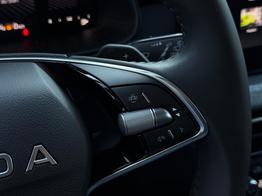 Skoda Kamiq Selection 1.0 TSI DSG AHK*Alu*8tfach*Matrix*SHZ*Kamera*Keyless*2Z Klimaauto* 