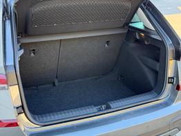 Skoda Kamiq Selection 1.0 TSI DSG AHK*Alu*8tfach*Matrix*SHZ*Kamera*Keyless*2Z Klimaauto* 