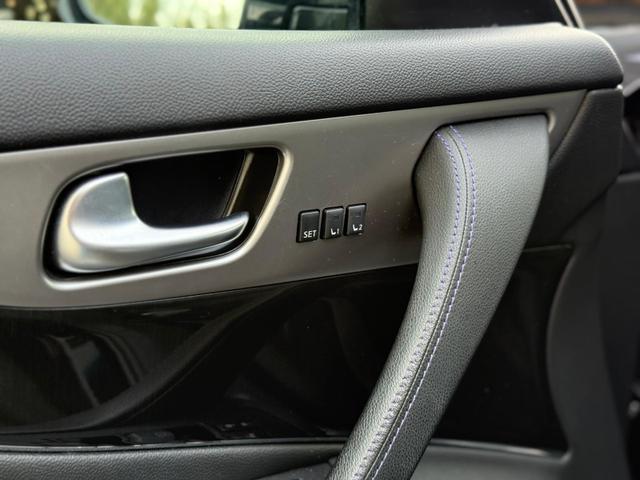 Infiniti QX70 3.7 V6 Navi*SHZ*AHK 