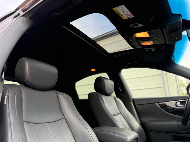 Infiniti QX70 3.7 V6 Navi*SHZ*AHK 