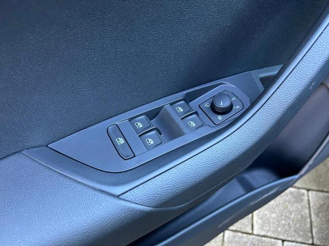 Skoda Karoq Selection 1.5 TSI DSG AHK*Android Auto*Keyless*SHZ*PDC*Klimaauto*SUNSET*LED 