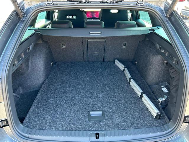 Skoda Octavia Combi RS Kombi 2.0 TSI DSG 265 PS AHK*Panorama*DCC*19"*Android Auto*Navi*SHZ*360&deg;*E-Heck 