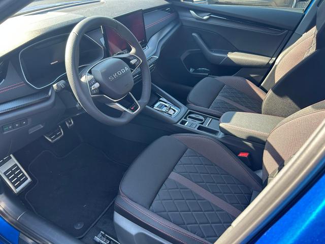 Skoda Octavia Combi RS Kombi 2.0 TSI DSG 265 PS AHK*Panorama*DCC*19"*Android Auto*Navi*SHZ*360&deg;*E-Heck 