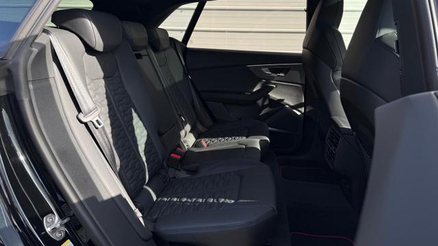 Audi RS Q8 performance 4.0l Quattro 640 PS VOLL*UPE 196TEUR* TOP 