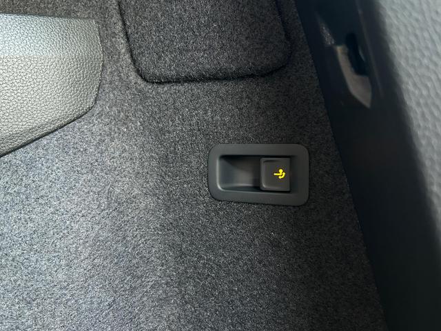 Skoda Karoq Extra Plus 2.0 TDI DSG AHK*Android Auto*Matrix*E-Heck*SHZ*ACC*Keyless*Kamera*17" LM* 2Z Klimaauto*SUNSET 