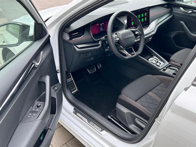 Skoda Octavia Combi RS Kombi 2.0 TSI DSG 265 PS AHK*Panorama*DCC*19"*Android Auto*Navi*SHZ*360&deg;*E-Heck 