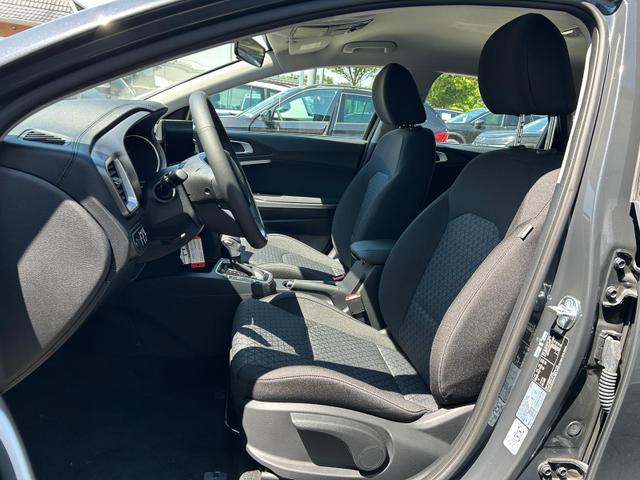 Kia Ceed Silver Android 1.5 T-GDi, DCT Auto*Navi*WinterPak*Kamera*Klima*PDC hinten 