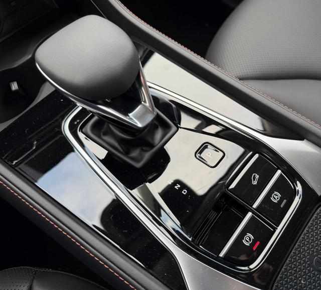 HS Luxury HEV+ 224PS Android Auto*Navi*SHZ*360&deg; Kamera*Keyless*Leder*E-Heck/PDC v/h* 