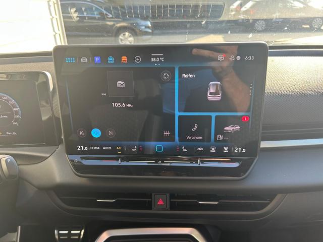 Volkswagen T-Roc R-Line 1.5 eTSI DSG Neues Modell*AHK*BlackStyle*Matrix*19"*Android Auto*EasyOpen*SHZ*Kamera*ParkAsstPro*ACC*Keyless 