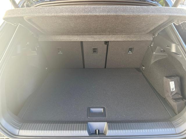 Volkswagen T-Roc R-Line 1.5 eTSI DSG Neues Modell*AHK*BlackStyle*Matrix*19"*Android Auto*EasyOpen*SHZ*Kamera*ParkAsstPro*ACC*Keyless 