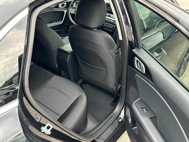 Kia Ceed Gold 1.5 T-GDi, DCT Android Auto*Navi*WinterPak*Klimaauto*16"*Kamera*PrivacyGlas* 