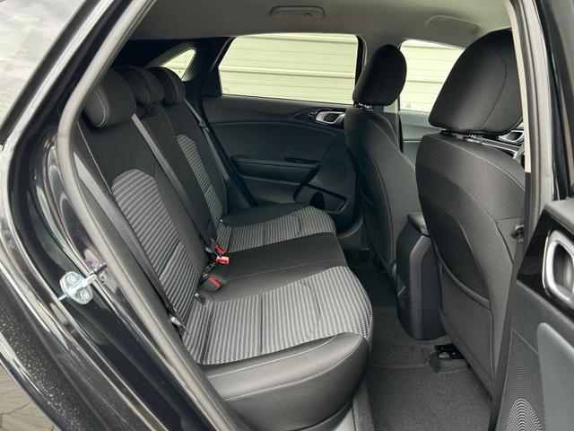 Kia Ceed Gold 1.5 T-GDi, DCT Android Auto*Navi*WinterPak*Klimaauto*16"*Kamera*PrivacyGlas* 