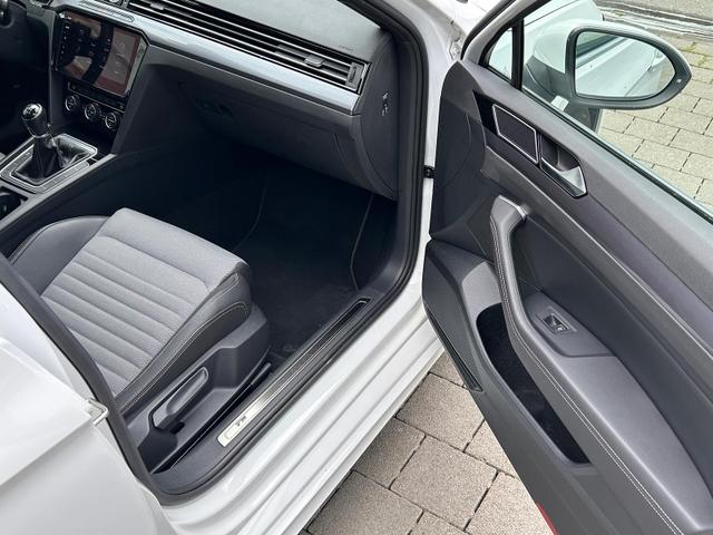 Volkswagen Passat Variant R-Line 1.5 TSI Android Auto*Navi*SHZ*E-Heck*ACC*Kamera* 