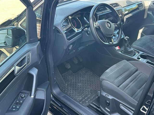 Volkswagen Touran 1.5 TSI AHK*Navi*SHZ*Kamera*Keyless*3Z Klimaauto*ACC*17" 