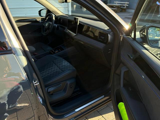 Volkswagen Tiguan R-Line 1.5 eTSI DSG AHK*BlackStyle*ParkAsstPro*360&deg; Kamera*Android Auto*Navi*SHZ*Matrix*HUD 