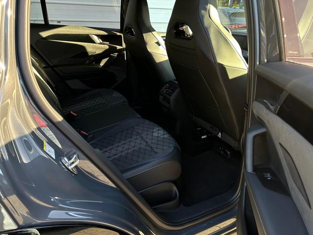 Volkswagen Tiguan R-Line 1.5 eTSI DSG AHK*BlackStyle*ParkAsstPro*360&deg; Kamera*Android Auto*Navi*SHZ*Matrix*HUD 
