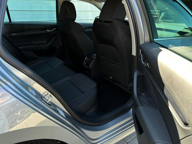 Skoda Octavia Combi Selection Kombi 1.5 TSI DSG AHK*Android Auto*ACC*SHZ*E-Heck*Keyless*Kamera*2Z Klimaauto 