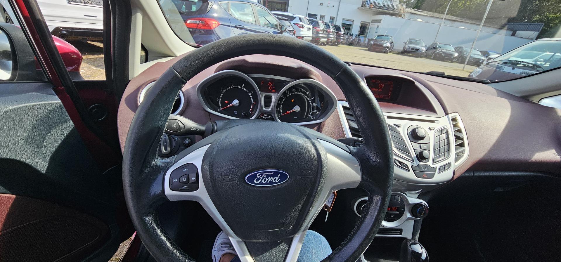 Ford Fiesta 1.4 Autom. Titanium Dachspoiler auto. Klima Alufelgen