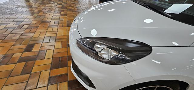 Ford Fiesta 5-Türer 1.5 EcoBoost mit Styling-Paket ST LED Pano 