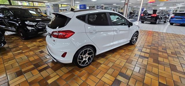 Ford Fiesta 5-Türer 1.5 EcoBoost mit Styling-Paket ST LED Pano 