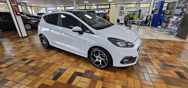 Ford Fiesta 5-Türer 1.5 EcoBoost mit Styling-Paket ST LED Pano 