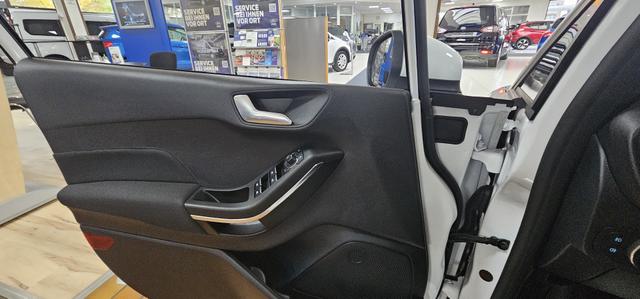 Ford Fiesta 5-Türer 1.5 EcoBoost mit Styling-Paket ST LED Pano 