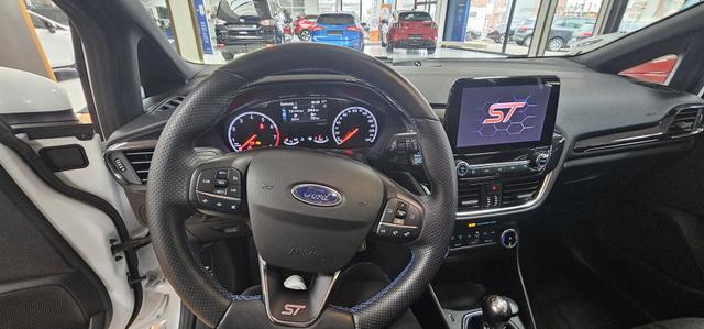 Ford Fiesta 5-Türer 1.5 EcoBoost mit Styling-Paket ST LED Pano 