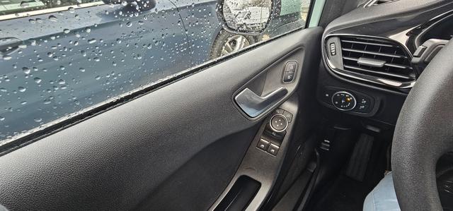 Ford Fiesta 5-Türer 1.5 TDCi TREND Klima Sync PPS Sitzheizung 