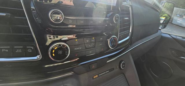Ford Tourneo Custom 320 L1H1 Autm. Titanium ACC Xenon Standheizung 