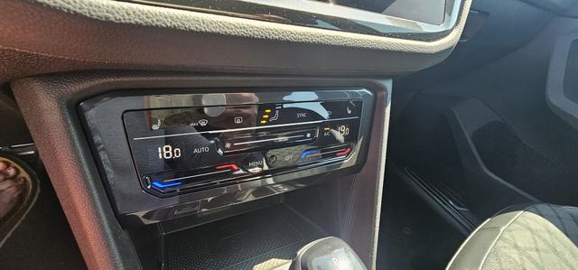Volkswagen Tiguan 2.0 TDI 4MOTION DSG R-Line AHK Navi 