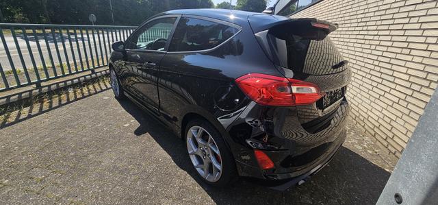 Ford Fiesta 1.5 EcoBoost S&S mit Leder-Exclusiv-Paket ST LED 