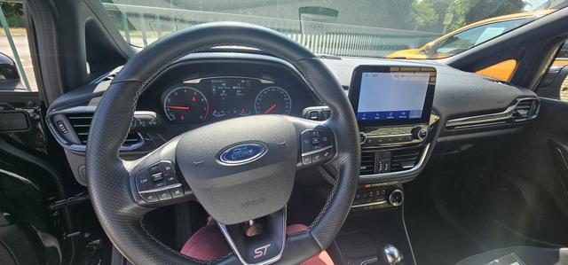 Ford Fiesta 1.5 EcoBoost S&S mit Leder-Exclusiv-Paket ST LED 