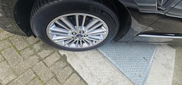 Ford S-MAX 2.0 EcoBlue Aut. VIGNALE Pano LED Navi 