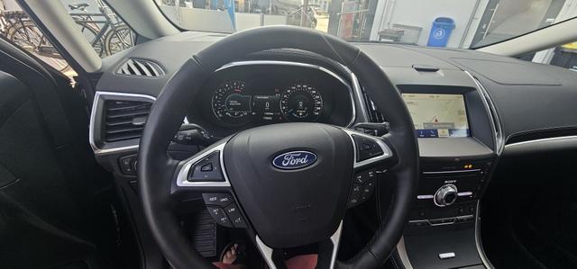 Ford S-MAX 2.0 EcoBlue Aut. VIGNALE Pano LED Navi 