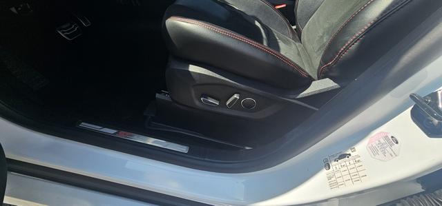 Ford S-MAX 2.0 EcoBlue Aut. ST-LINE AHK ACC LED Pano 7 Sitzer 